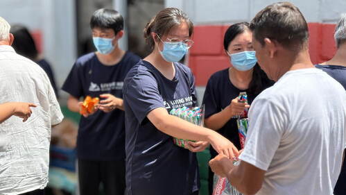 Yimeng passing out hygiene items to inmates in Honduras