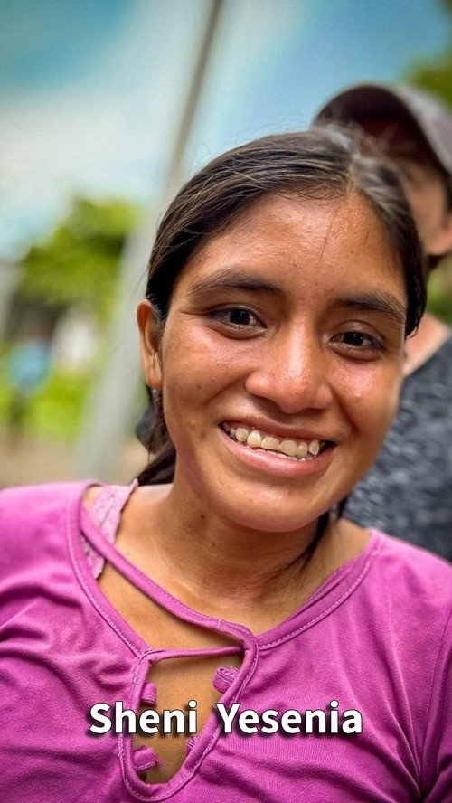 Sheni  Yesenia